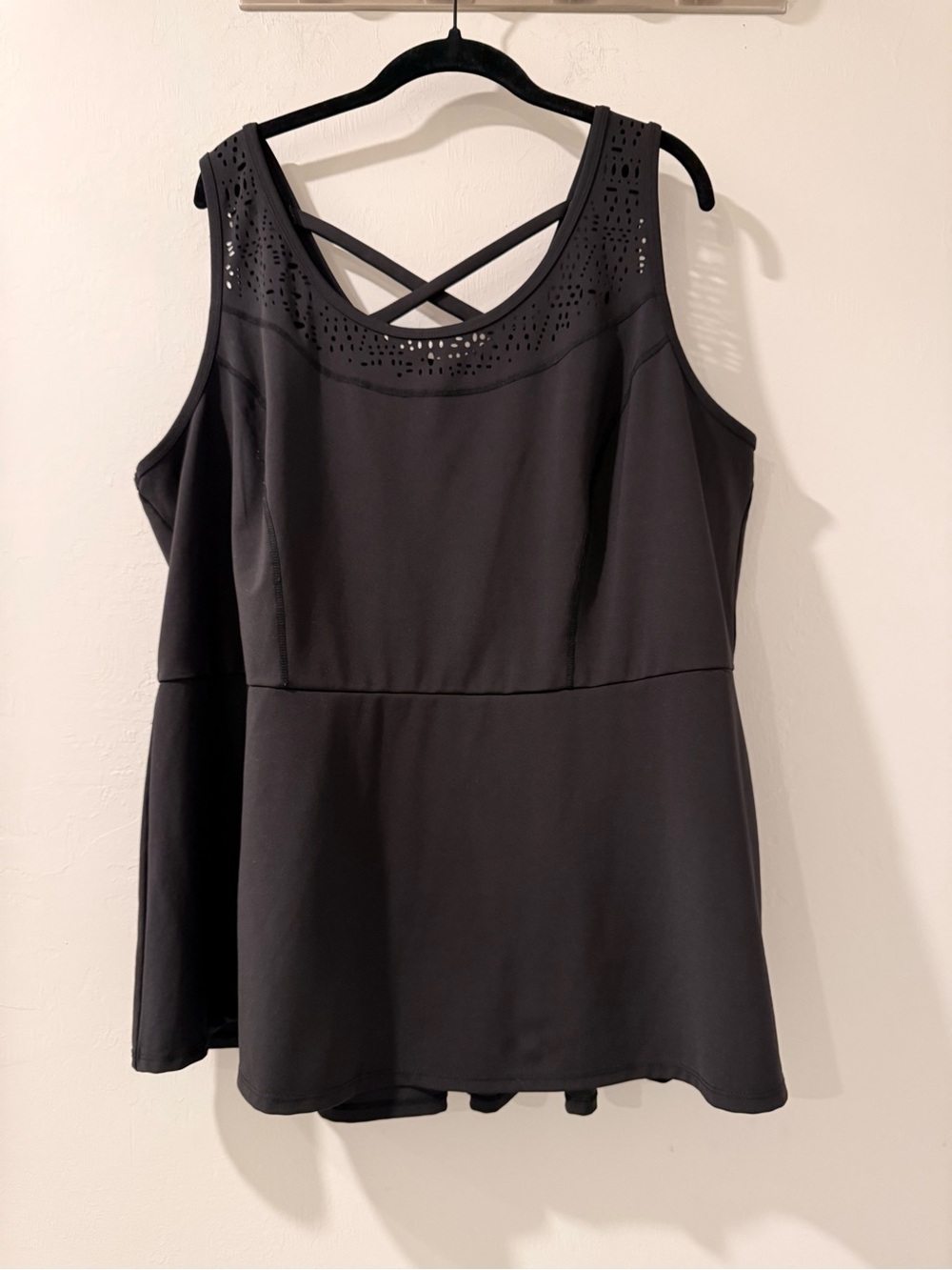 LIVI Black Sleeveless Tank with Laser-Cut Yoke and Crisscross Back Size 22/24